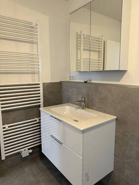 Badezimmer mit Wanne (OG) - 