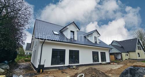 Hausansicht - 4 Zimmer Doppelhaushälfte zum Kaufen in Mönkhagen