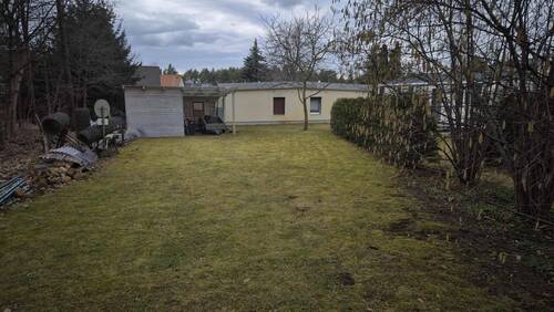 Blick vom Grundstück aufs Haus - 