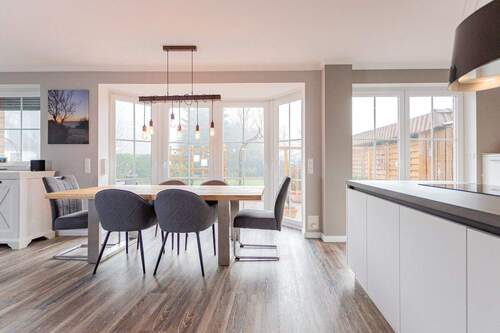 Großzügiger Wohn-/ Essbereich - 