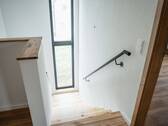 ...mit großer Fensterfront - 