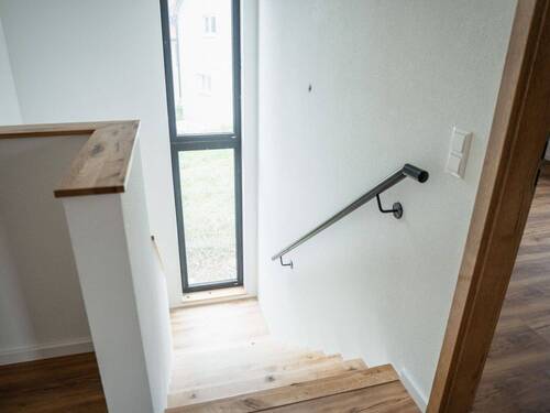 ...mit großer Fensterfront - 
