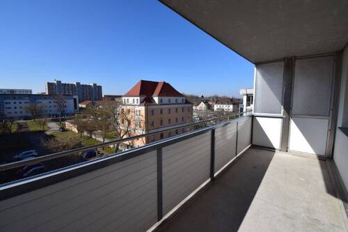 Beispielbild Balkon - 3-Raumwohnung mit Balkon und Weitsicht in Elbnähe!