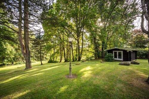 Garten mit Grillhütte - 