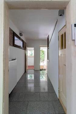 Wohnflur (Haus links) - 