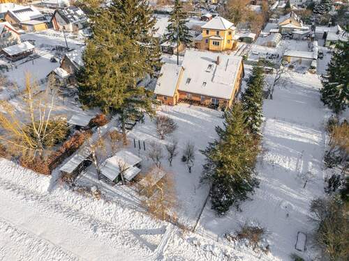 Drohnenansicht des Hauses - Familienidyll in Falkensee: großzügiges Haus mit freiem Blick ins Naturschutzgebiet