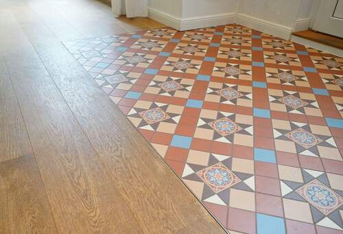 Hochwertige Mosaikfliesen im Eingangsbereich - Etagenwohnung mit 110,00 m&sup2; in Bremen zum Kaufen