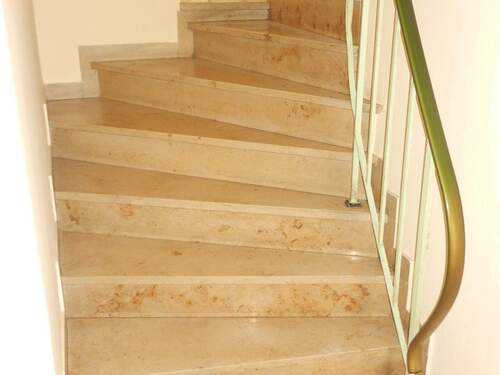 Treppe ins Obergeschoss - 