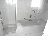 Badezimmer Wanne und Dusche - 