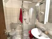 Dusche im Badezimmer - 