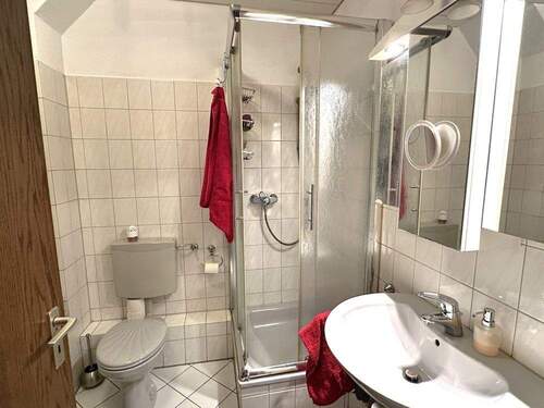 Dusche im Badezimmer - 