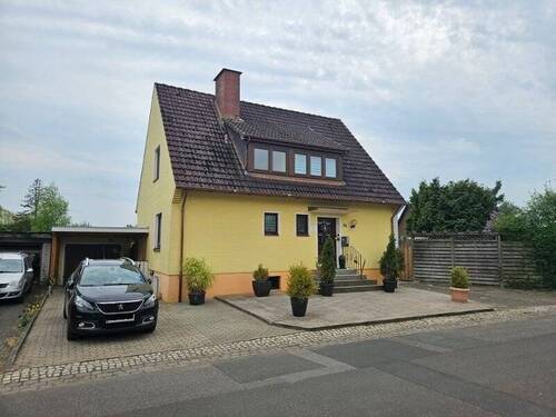 20250502_163702 (800x600).jpg - 8 Zimmer Mehrfamilienhaus, Wohnhaus zum Kaufen in Neumünster