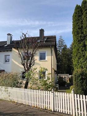 Vorderansicht - 6 Zimmer Doppelhaushälfte zur Miete in Eichenau