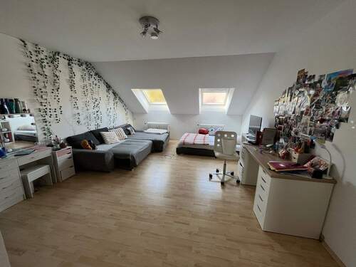 Zimmer 1 - Großzügige und helle 4-Zimmer-Wohnung im Herzen von Feucht