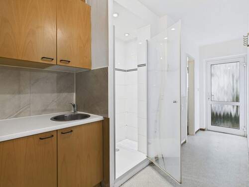 Küche/ Flur/ Dusche - Etagenwohnung mit 30,40 m² in Stuttgart zum Kaufen