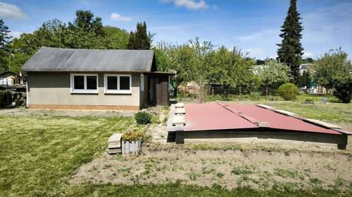 Laube und ehem. Pool - Grundstück in Großschönau