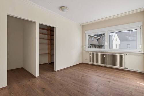 Schlafzimmer mit Ankleide - 