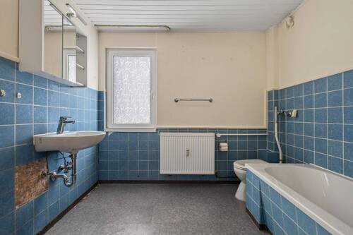 Altes Badezimmer - 