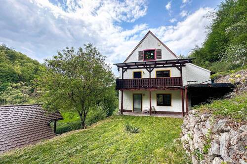 Außenansicht - Traumlage an der Wiesent - Zweifamilienhaus mit Burgblick in Gößweinstein