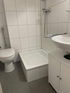 Bad mit Dusche - 