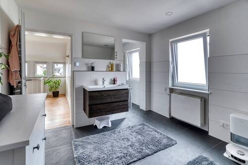 badezimmer obergeschoss vorne.jpg - 