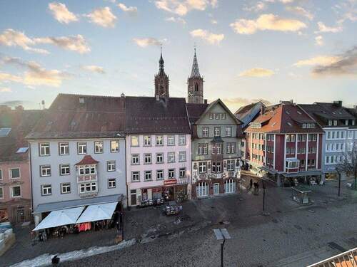 Ausblick mit Münstertürmen - Exklusive und einmalige 3½-Zimmer-Maisonette-Eigentumswohnung direkt in der Villinger Altstadt