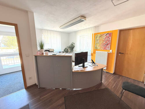 Empfang - 5 Zimmer Etagenwohnung zum Kaufen in Altenstadt