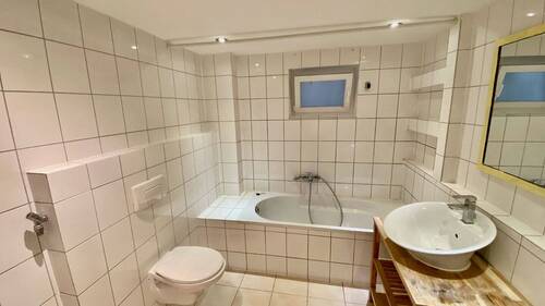 Badezimmer der Einliegerwohnung - 