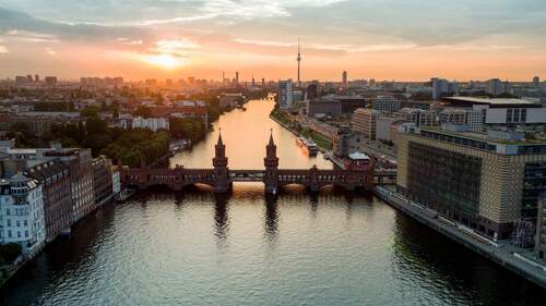 Oberbaumbrücke_Berlin_Luftaufnahme_aerial_shot_Be - 1 Zimmer Etagenwohnung zur Miete in Berlin