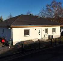 Zukunftssicher & energieeffizient: Moderner Bungalow aus 2024 auf 728 m² Grundstück in Glebitzsch