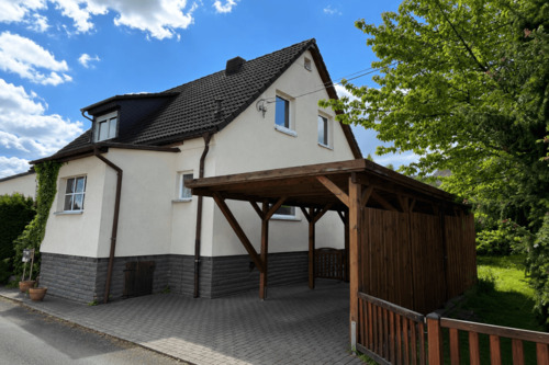 Haus mit Carport - 