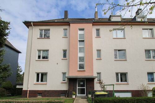 Hausansicht - Charmante 2 Zimmer-Wohnung mit Gestaltungspotenzial