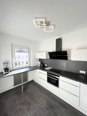 Küche mit Dampfgarer - 2 Zimmer Etagenwohnung in Berlin