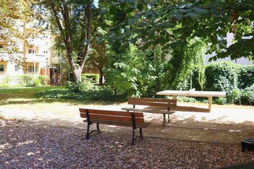 Innenhof mit Tischtennisplatte - 