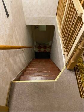 Treppe zum Erdgeschoß - 