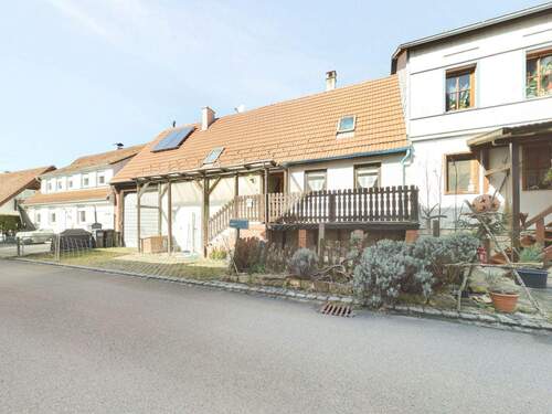 601 - Vor_dem_Haus - Mehrfamilienhaus, Wohnhaus zum Kaufen in Hülben