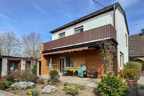 Hausansicht - Erbbaurecht: Sanierungsbedürftiges EFH mit großem Garten, Garage und Carport in St. Augustin