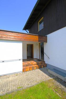 Hauseingang - Mehrfamilienhaus, Wohnhaus mit 180,00 m² in Miesbach zum Kaufen