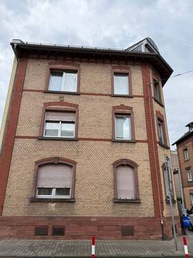 Hausansicht - Hübsche Wohnung im Ortskern von Fechenheim