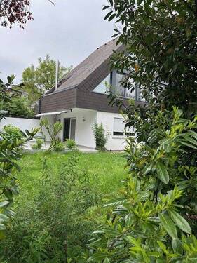 Ansicht1 - ++Attraktives Haus als DHH in guter Lage+++herrlicher Garten+Garage+Bad Krozingen Ortsteil++