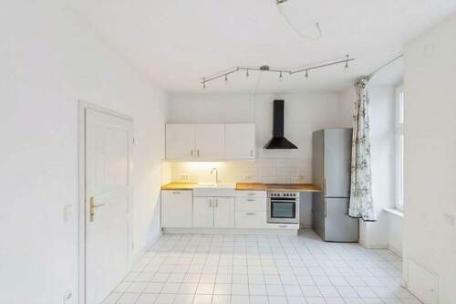 Küche (mit KI leer geräumt) - 