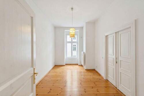 Zimmer 1 (mit KI leer geräumt) - 