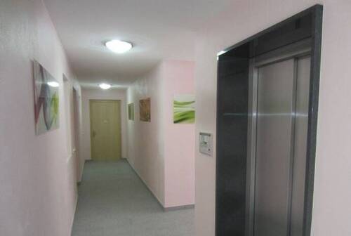 Aufzug und Flure - 