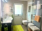 Bad mit Dusche - 