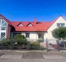 Großes EFH mit vielen Möglichkeiten- Keller, Gartenhaus, GarageCarport, Brunnen + toller Garten! - Leipzig Grünau-Siedlung