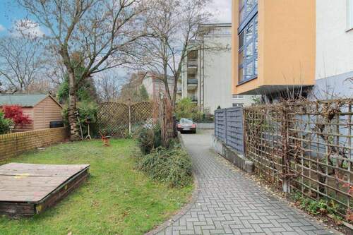 Kleiner Spielplatz - 