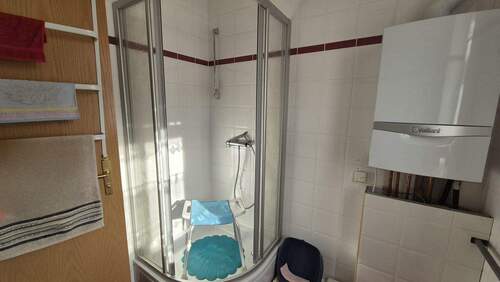 EG - Gästebad mit Dusche und Heizung - 