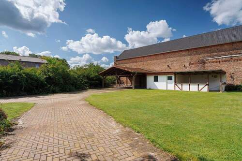 Bild 2 - 8 Zimmer Einfamilienhaus zum Kaufen in Milower Land