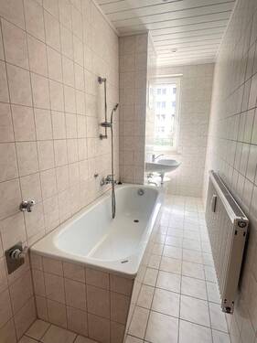 Badezimmer - Etagenwohnung mit 62,00 m&sup2; in Wilkau-Haßlau zur Miete