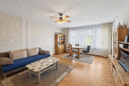 Wohnzimmer - 4-Zi.-Etagenwohnung in Salzgitter-Fredenberg mit Stellplatz - Erbbaurecht